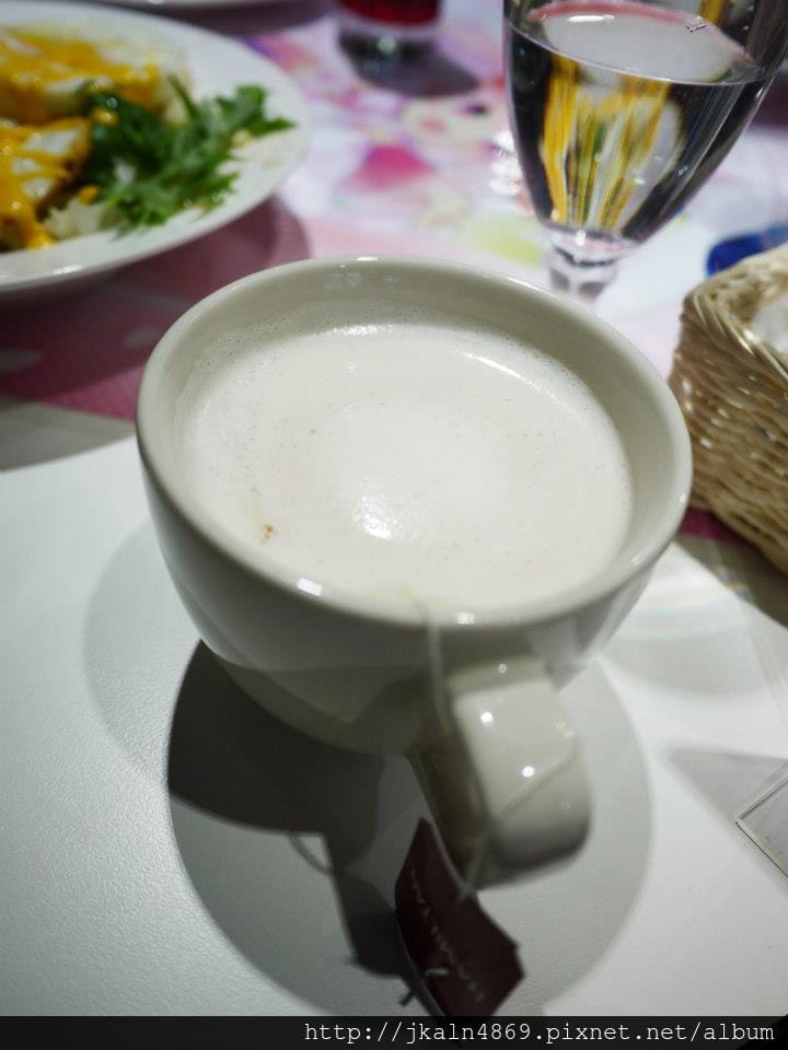 櫻花鮮奶茶 櫻花鮮奶茶
