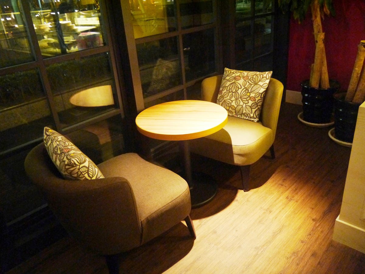 LONGTABLE LONGTABLE