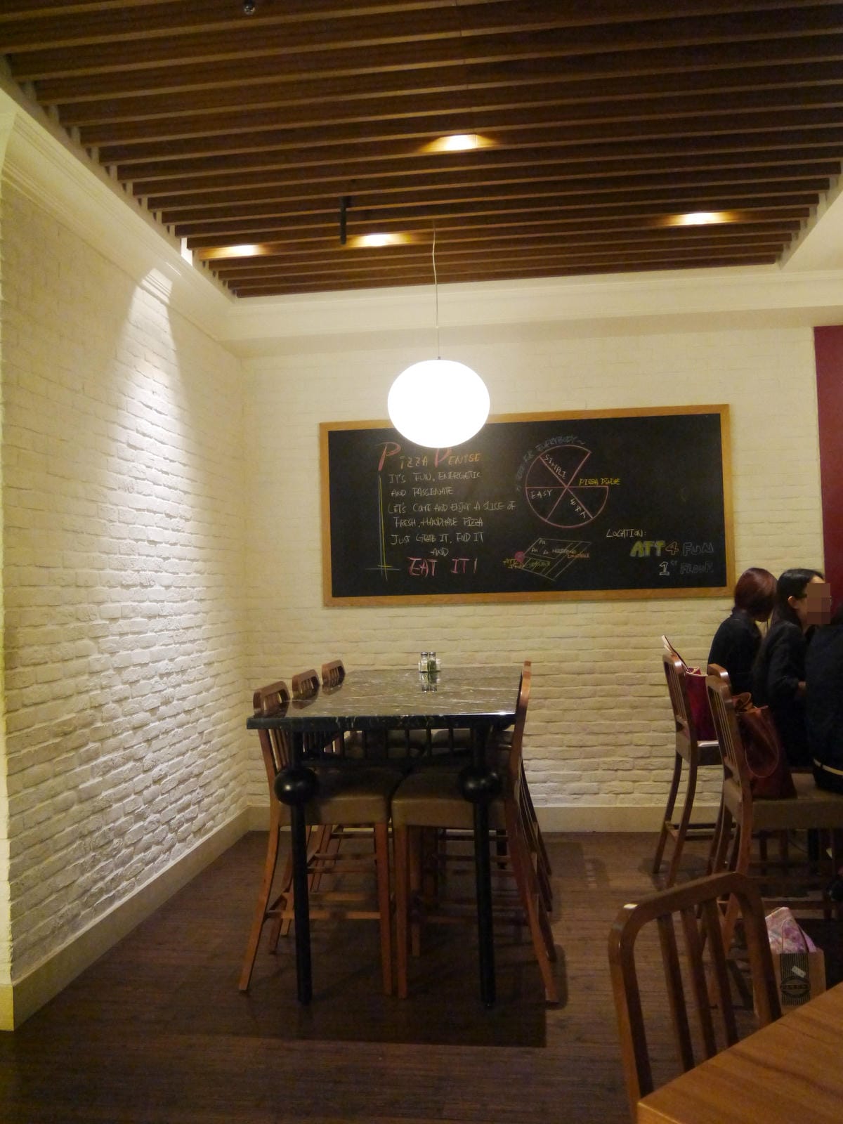 LONGTABLE LONGTABLE