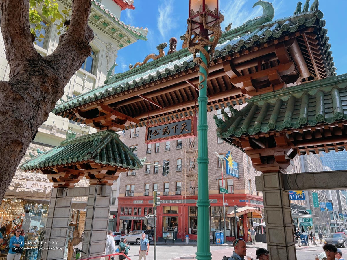 龍門 Chinatown Dragon Gate 龍門 Chinatown Dragon Gate