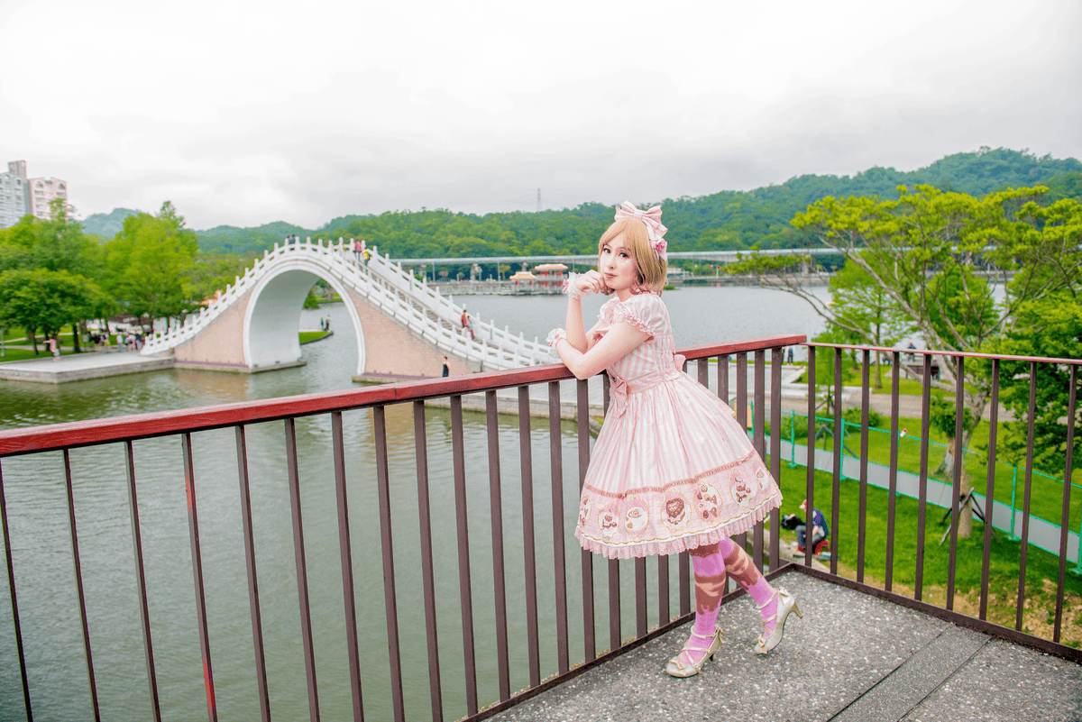 花見。湖畔野餐聚 花見。湖畔野餐聚