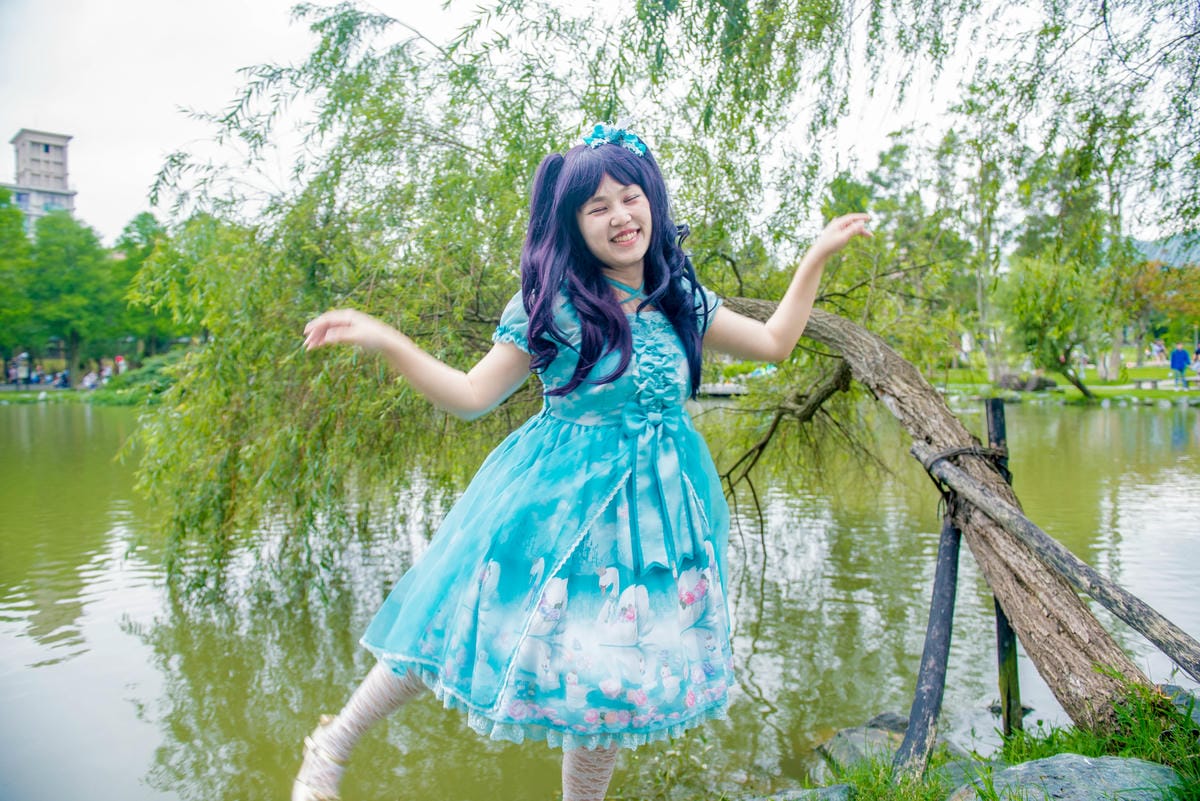 花見。湖畔野餐聚 花見。湖畔野餐聚