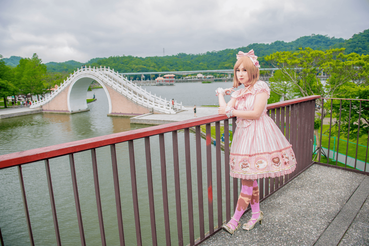 花見。湖畔野餐聚 花見。湖畔野餐聚