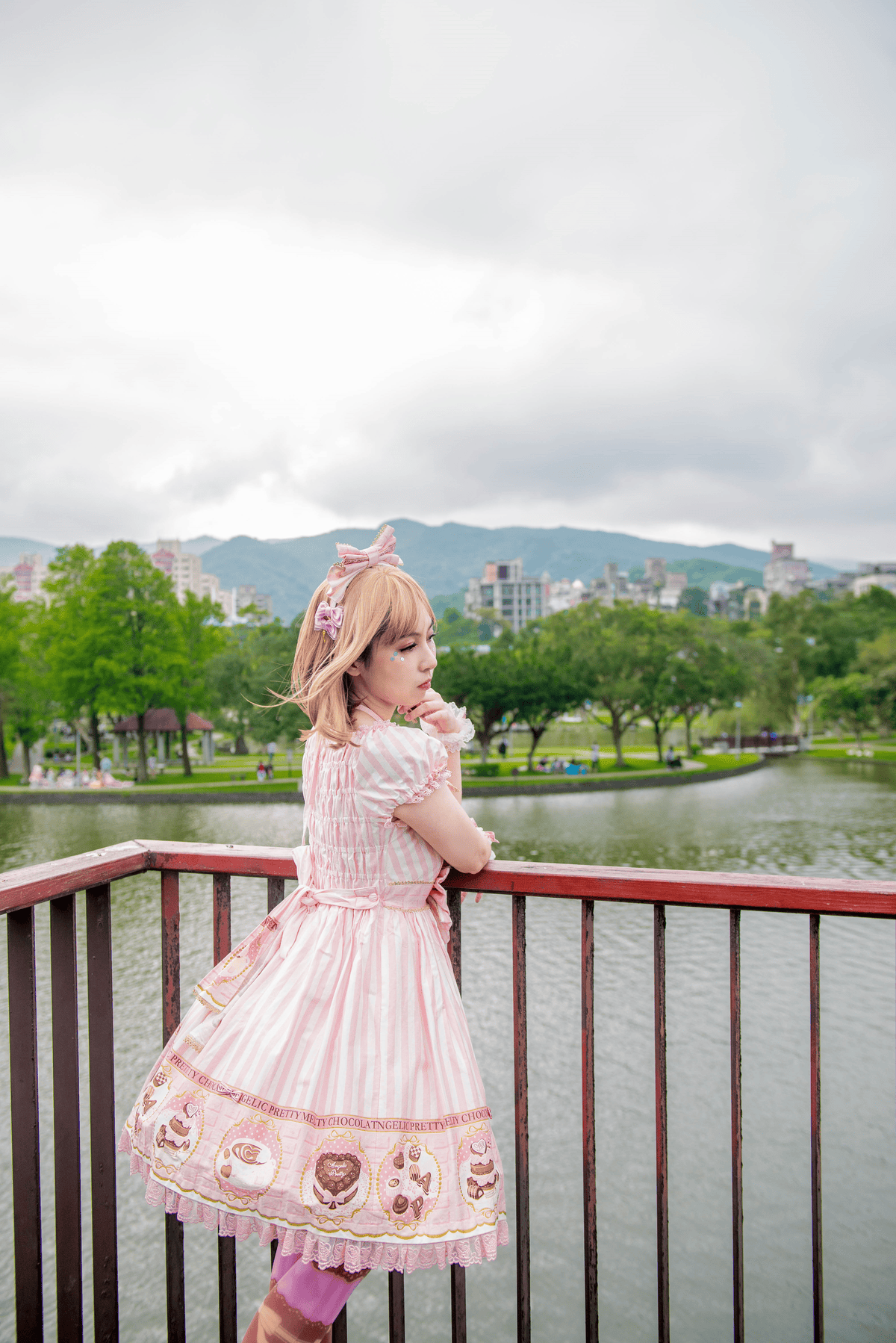 花見。湖畔野餐聚 花見。湖畔野餐聚