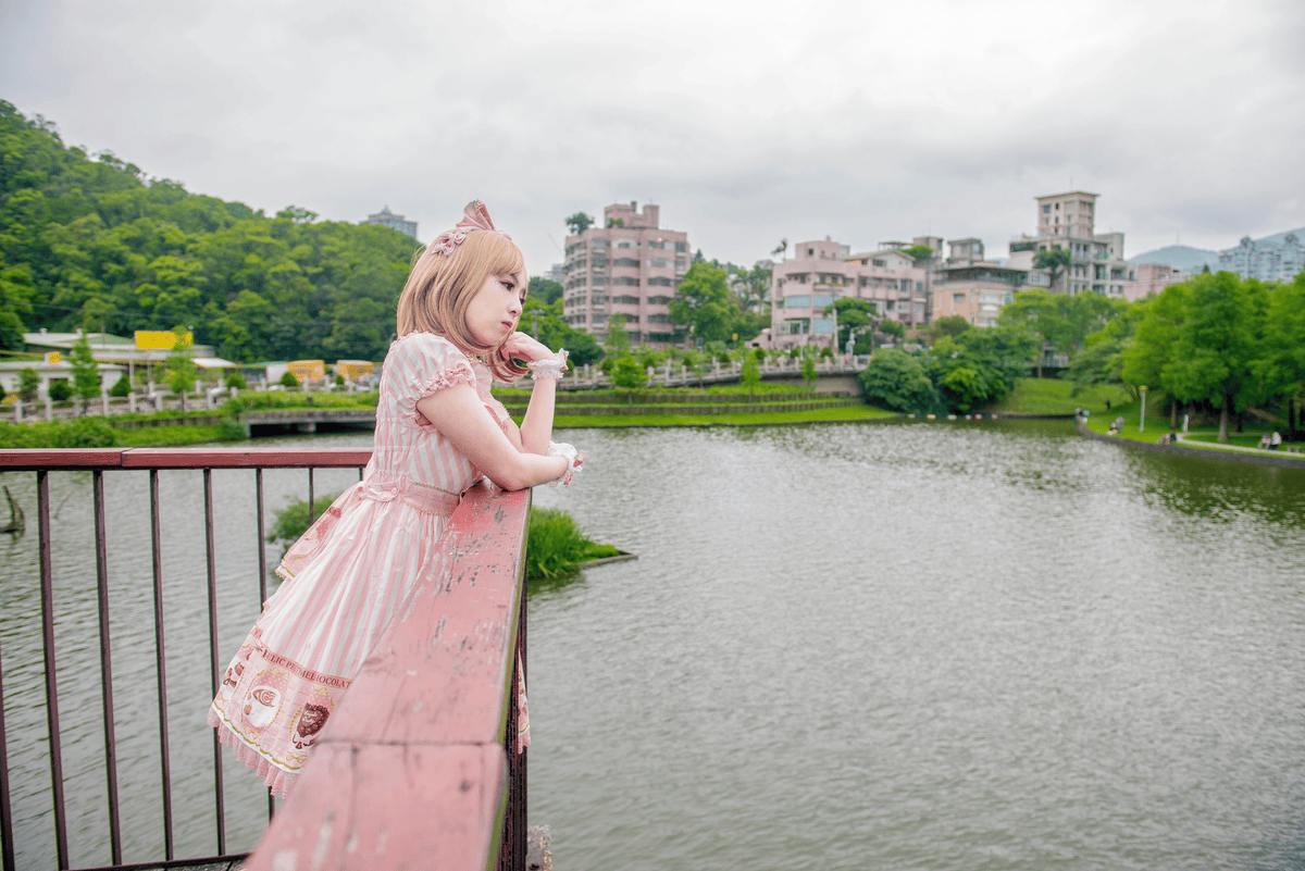 花見。湖畔野餐聚 花見。湖畔野餐聚