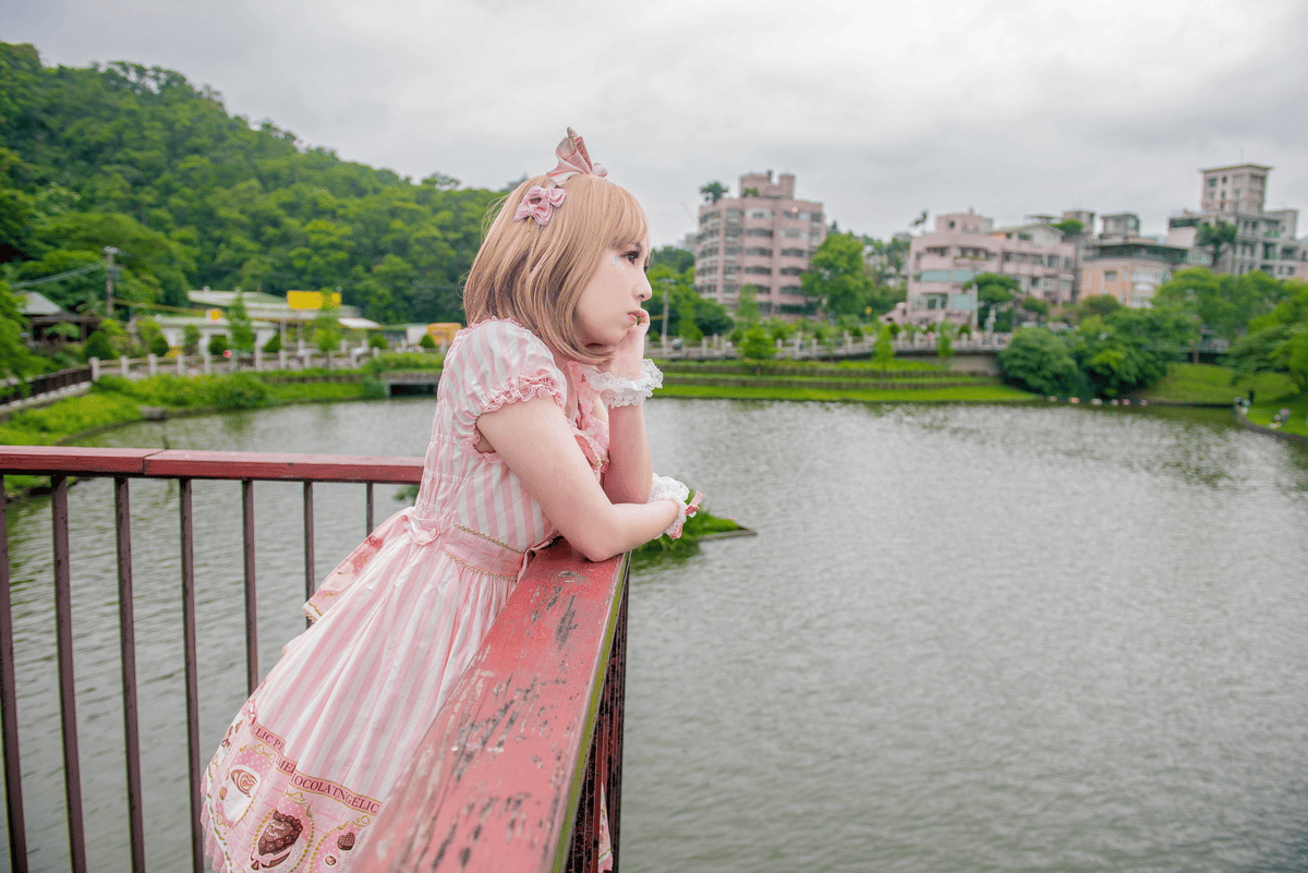 花見。湖畔野餐聚 花見。湖畔野餐聚