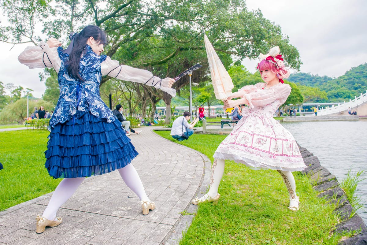 花見。湖畔野餐聚 花見。湖畔野餐聚
