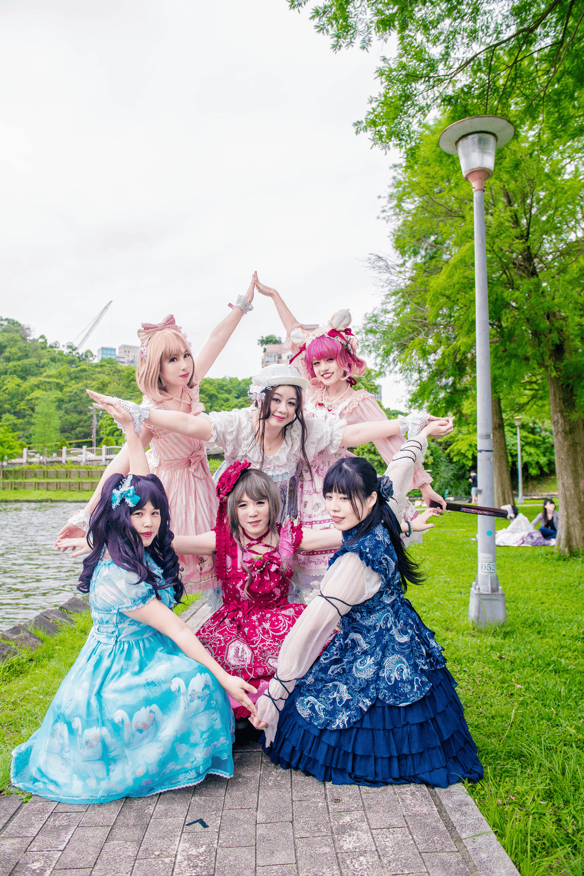 花見。湖畔野餐聚 花見。湖畔野餐聚