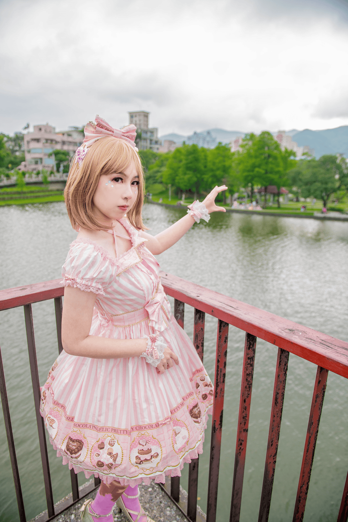 花見。湖畔野餐聚 花見。湖畔野餐聚