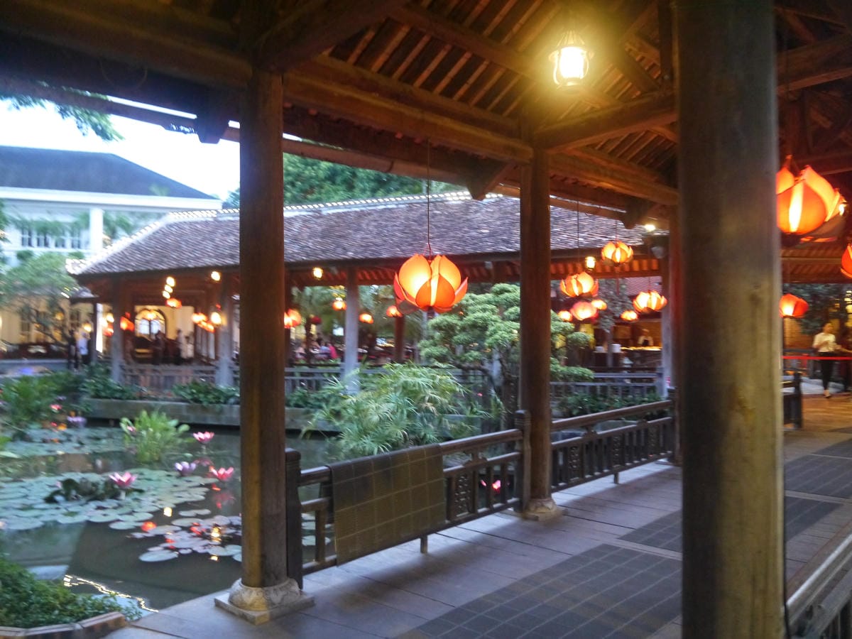 Khu Ẩm Thực Sen Tây Hồ