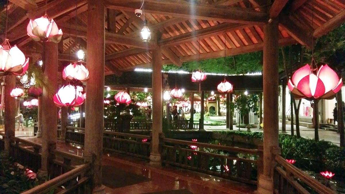Khu Ẩm Thực Sen Tây Hồ