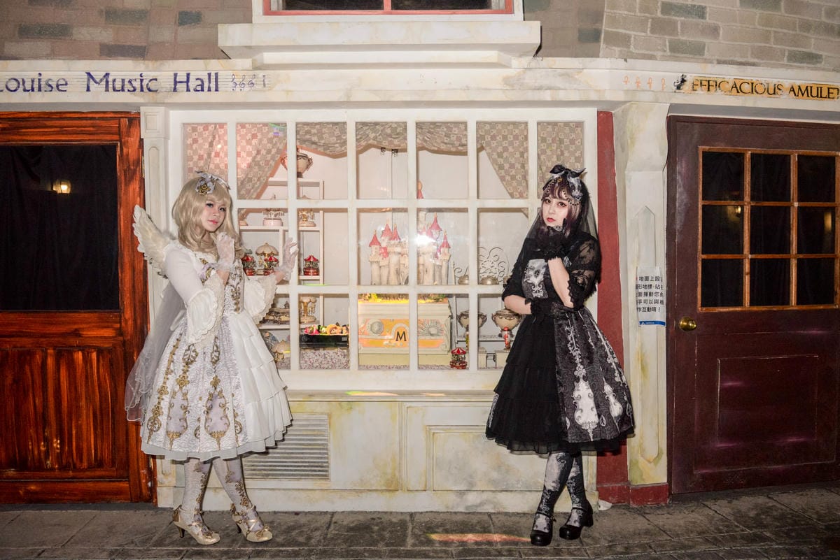 Atelier 17 X SHANG SHUN WORLD Atelier 17 X SHANG SHUN WORLD