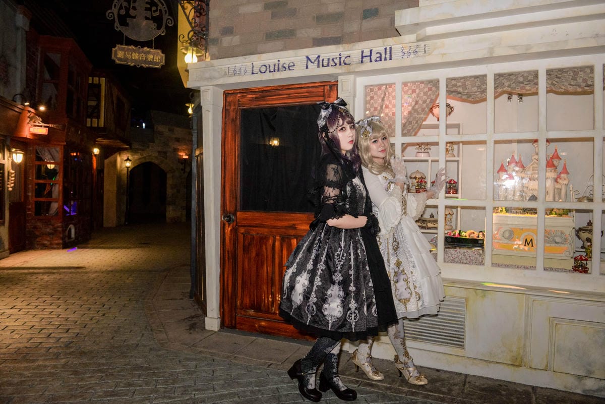 Atelier 17 X SHANG SHUN WORLD Atelier 17 X SHANG SHUN WORLD