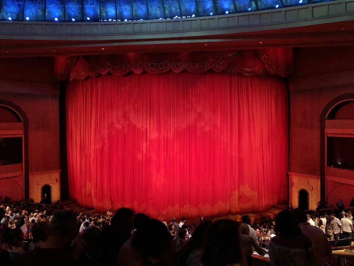 %22O%22 by Cirque du Soleil %22O%22 by Cirque du Soleil