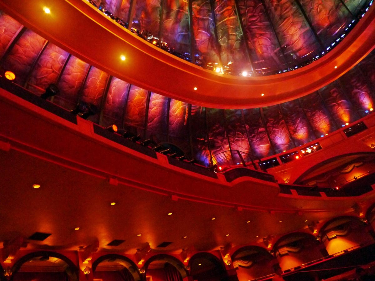 %22O%22 by Cirque du Soleil %22O%22 by Cirque du Soleil