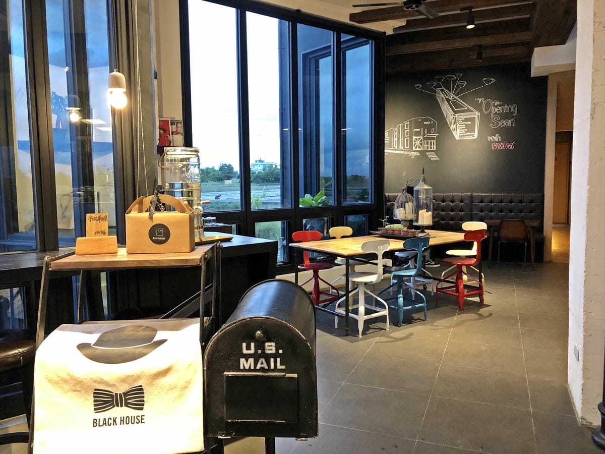 BLACK HOUSE CAFE 黑宅咖啡 BLACK HOUSE CAFE 黑宅咖啡