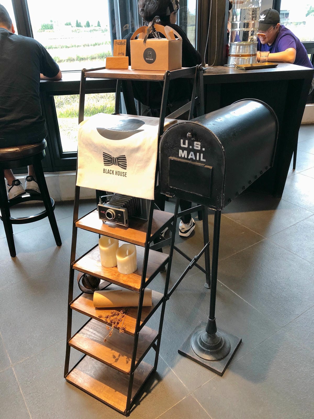 BLACK HOUSE CAFE 黑宅咖啡 BLACK HOUSE CAFE 黑宅咖啡