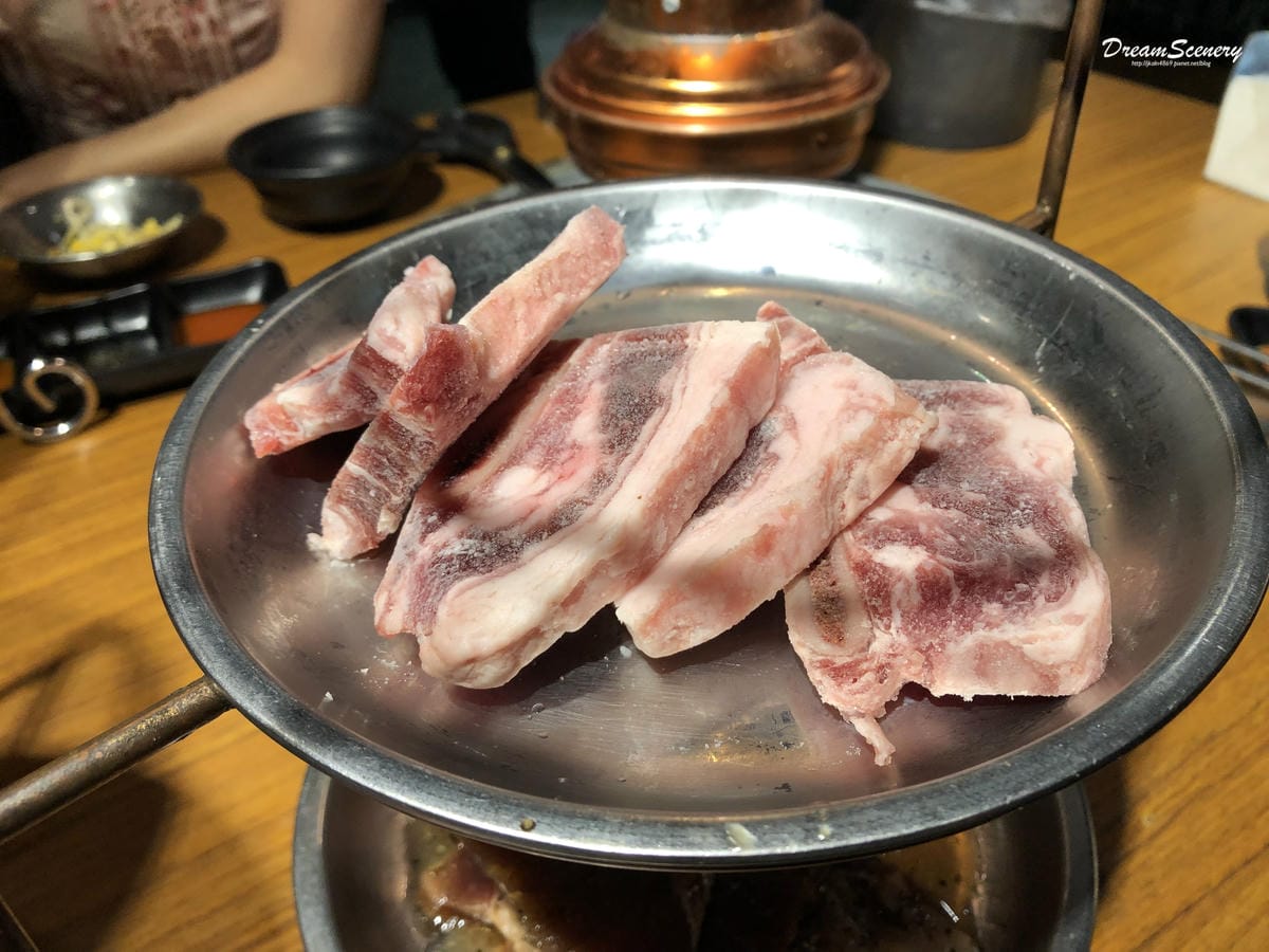 《肉倉》韓國烤肉吃到飽 《肉倉》韓國烤肉吃到飽