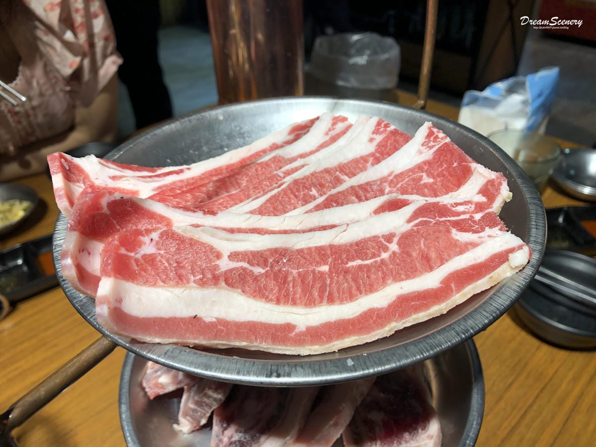 《肉倉》韓國烤肉吃到飽 《肉倉》韓國烤肉吃到飽