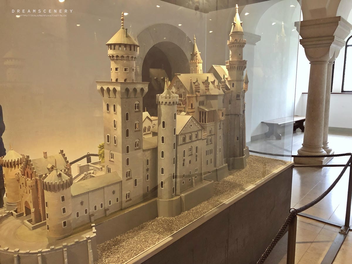 新天鵝堡 Schloss Neuschwanstein 新天鵝堡 Schloss Neuschwanstein