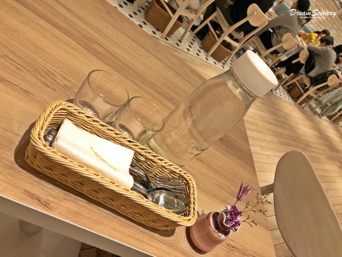 Woosa 屋莎鬆餅屋 台北京站店 Woosa 屋莎鬆餅屋 台北京站店