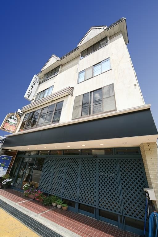 Yuzawa Ski House(湯澤滑雪賓館) Yuzawa Ski House(湯澤滑雪賓館)