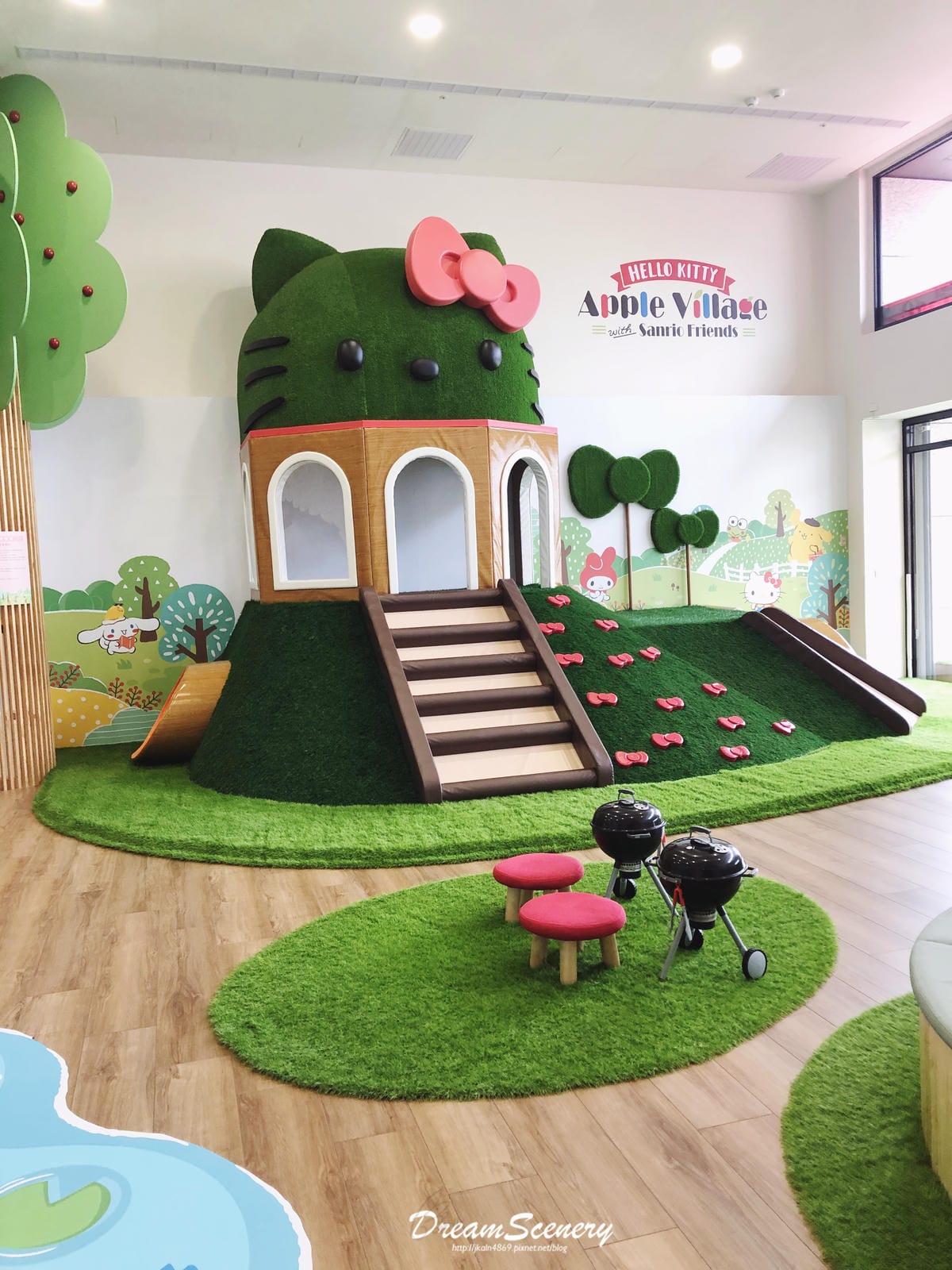 Hello Kitty 蘋果村親子餐廳 苗栗店 Hello Kitty 蘋果村親子餐廳 苗栗店