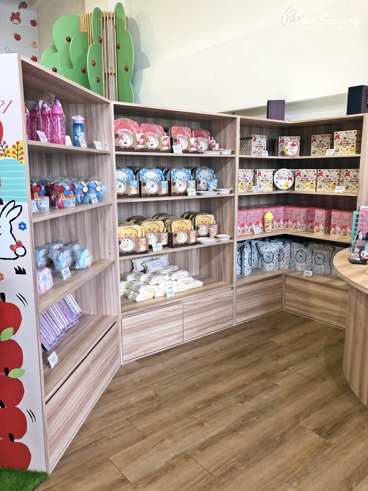 Hello Kitty 蘋果村親子餐廳 苗栗店 Hello Kitty 蘋果村親子餐廳 苗栗店