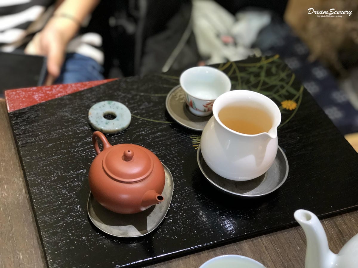三日月茶空間 (和菓子) 三日月茶空間 (和菓子)