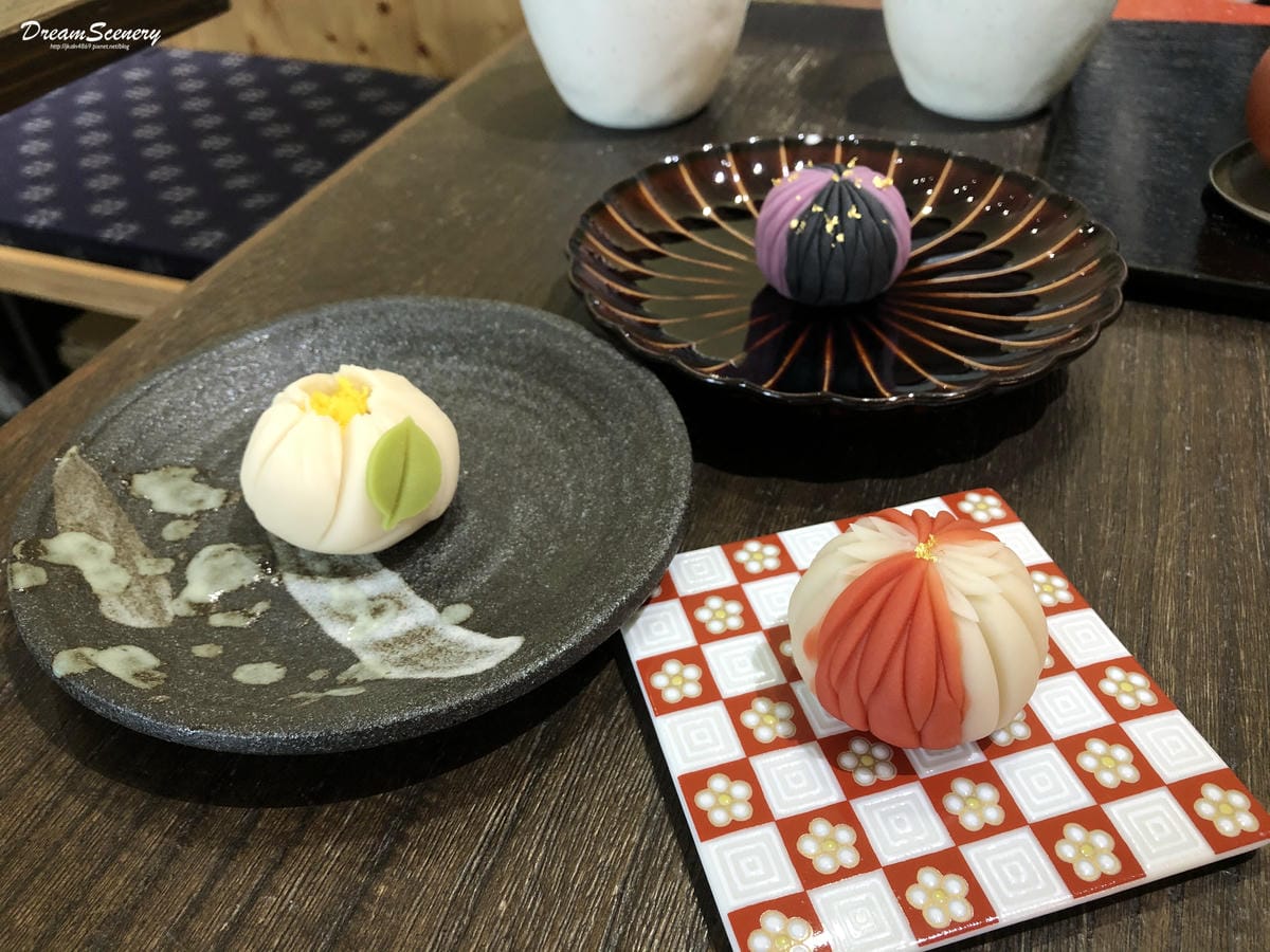三日月茶空間 (和菓子) 三日月茶空間 (和菓子)