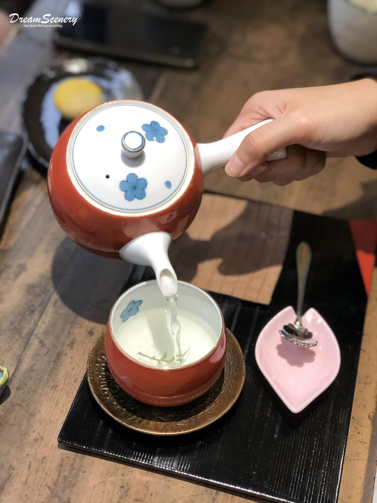 三日月茶空間 (和菓子) 三日月茶空間 (和菓子)