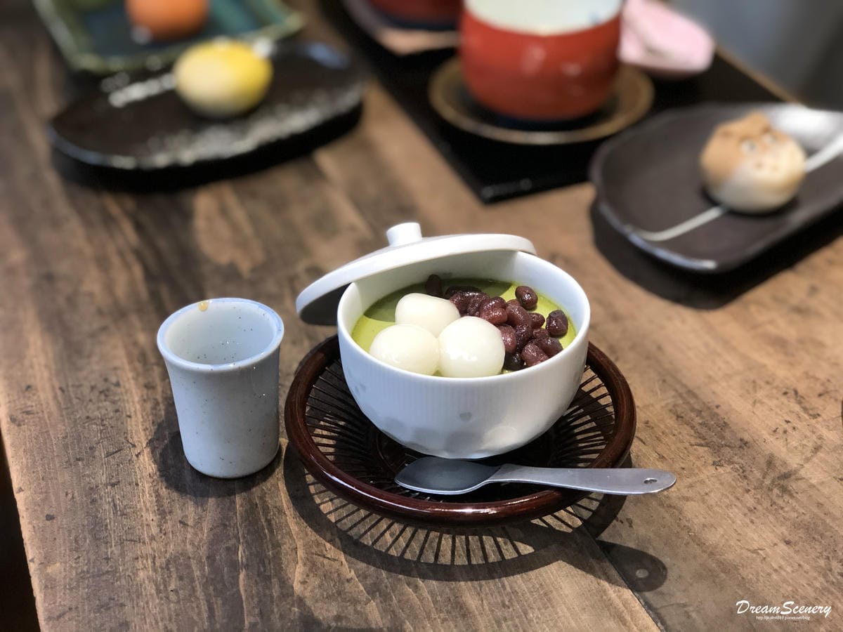 三日月茶空間 (和菓子) 三日月茶空間 (和菓子)