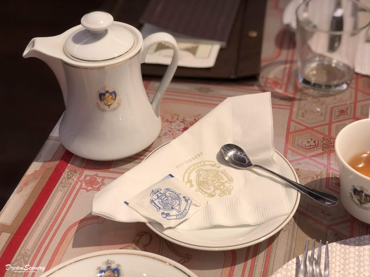 福里安花神咖啡館(新光三越台中店) 福里安花神咖啡館(新光三越台中店)