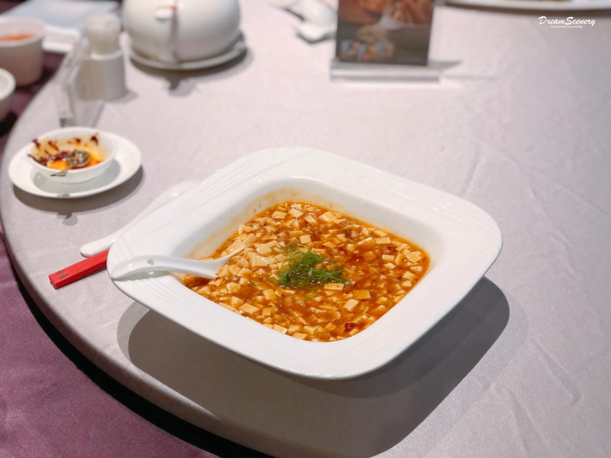 与玥樓頂級粵菜 与玥樓頂級粵菜