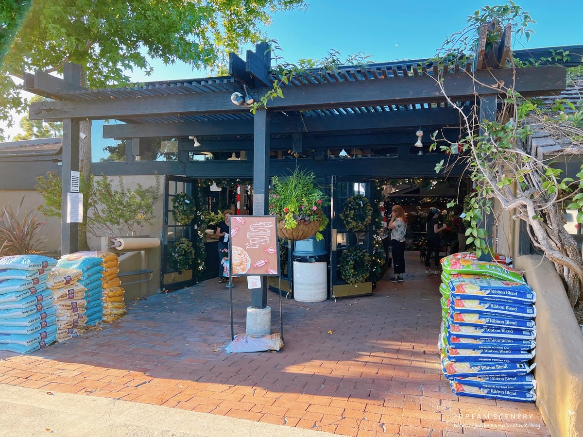【美國-Los Angeles】充滿萬聖節、聖誕節的園藝用品 【美國-Los Angeles】充滿萬聖節、聖誕節的園藝用品
