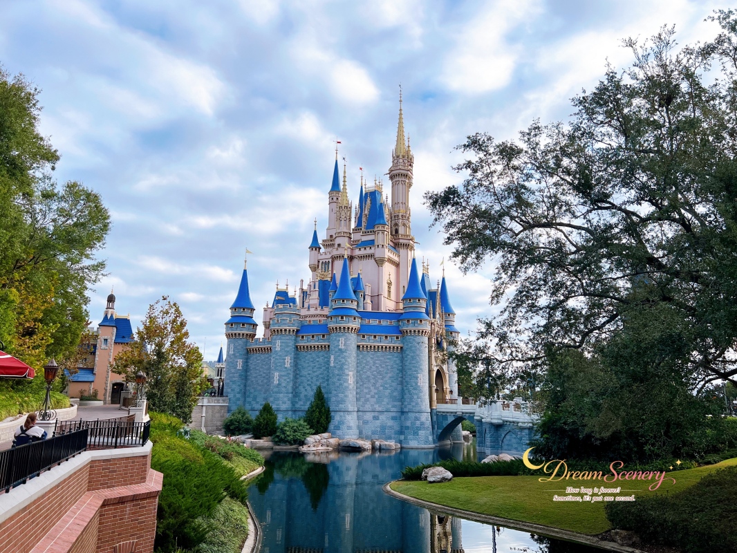 【美國 Florida】2024 Magic Kingdom 攻略|走進迪士尼最經典的夢想國度!Top10必玩設施、聖誕派對、公主見面會與必買周邊整理 - 第1張圖 【美國 Florida】2024 Magic Kingdom 攻略|走進迪士尼最經典的夢想國度!Top10必玩設施、聖誕派對、公主見面會與必買周邊整理
