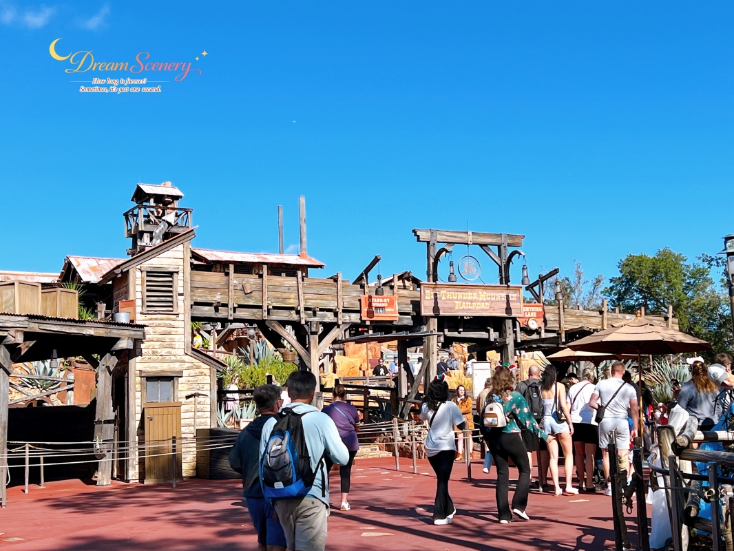 【美國 Florida】2024 Magic Kingdom 攻略|走進迪士尼最經典的夢想國度!Top10必玩設施、聖誕派對、公主見面會與必買周邊整理 - 第69張圖 【美國 Florida】2024 Magic Kingdom 攻略|走進迪士尼最經典的夢想國度!Top10必玩設施、聖誕派對、公主見面會與必買周邊整理