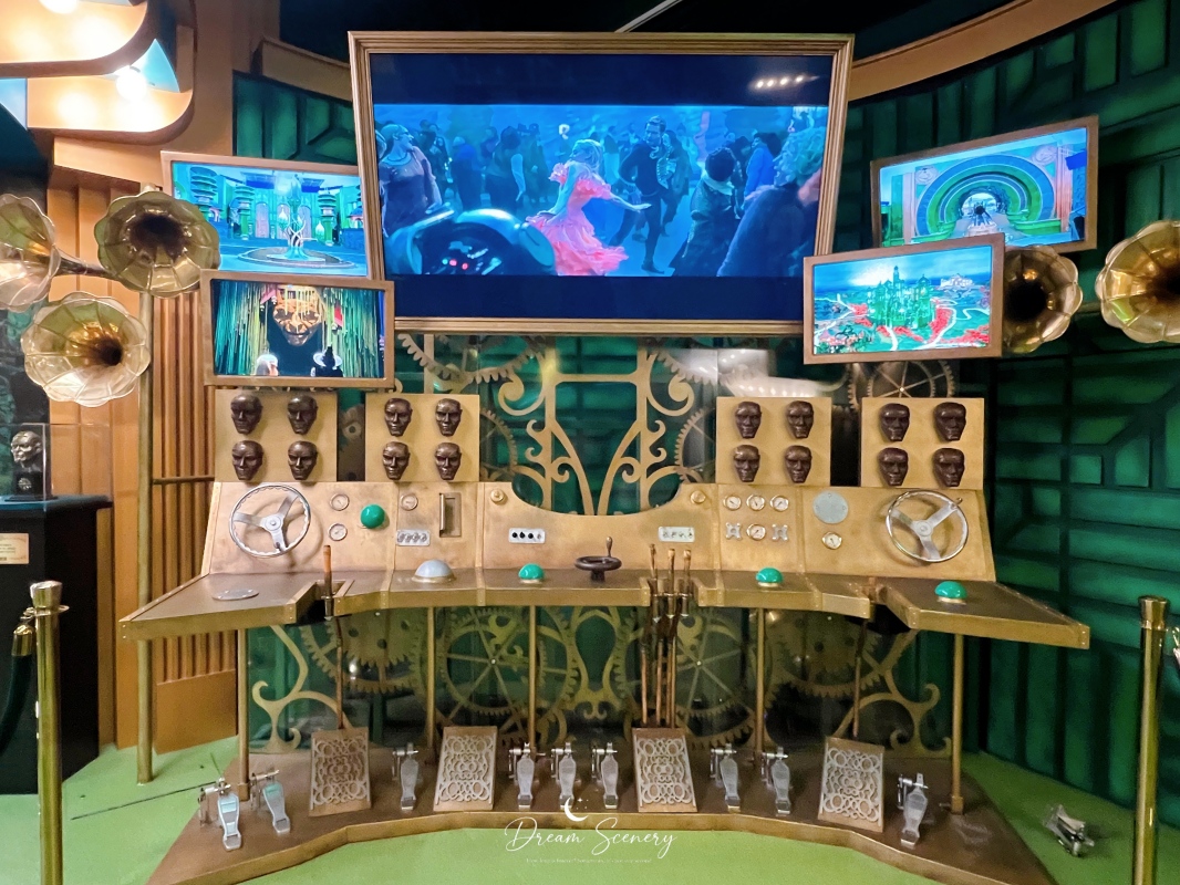 【美國 Florida】2024 Wicked: The Experience|走進《魔法壞女巫》的奧茲國 - 第12張圖 【美國 Florida】2024 Wicked: The Experience|走進《魔法壞女巫》的奧茲國