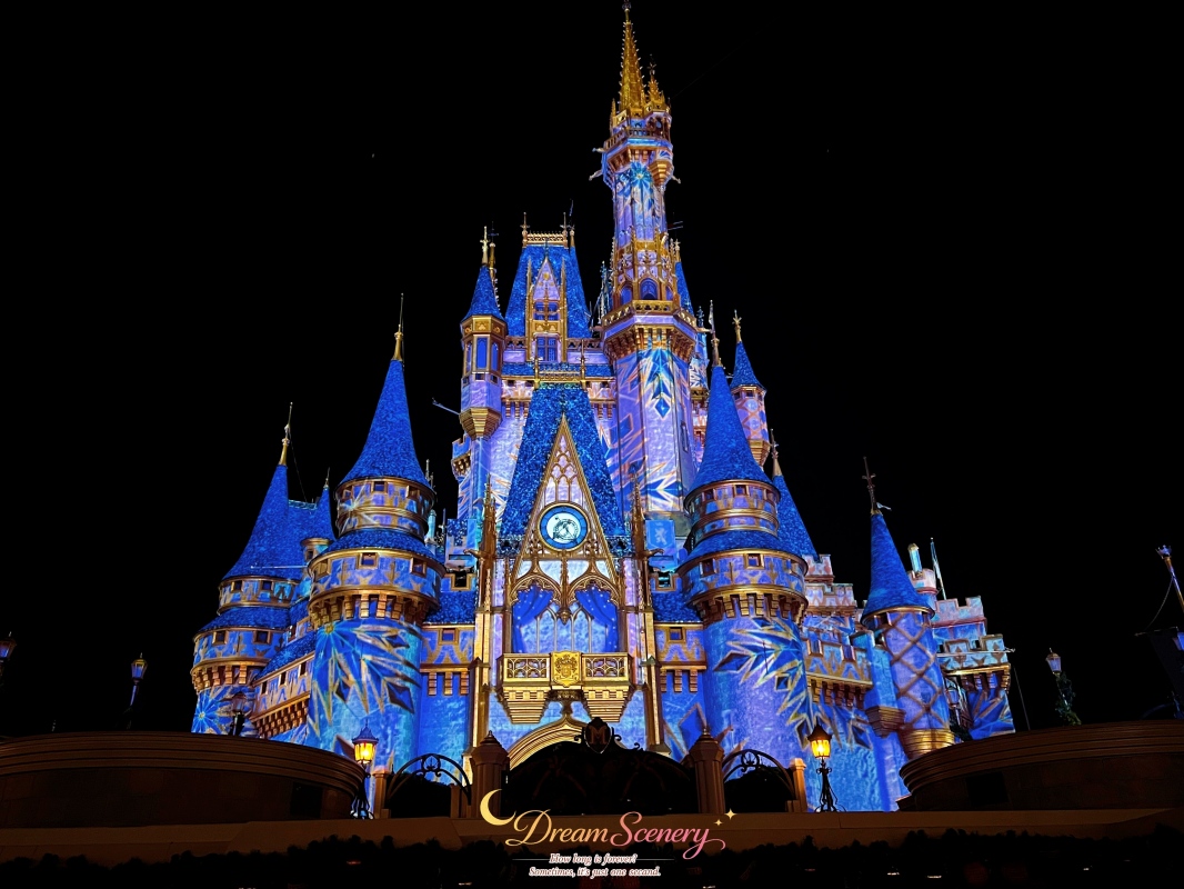 【美國 Florida】2024 Magic Kingdom表演|Minnie’s Wonderful Christmastime Fireworks - 第1張圖 【美國 Florida】2024 Magic Kingdom表演|Minnie’s Wonderful Christmastime Fireworks