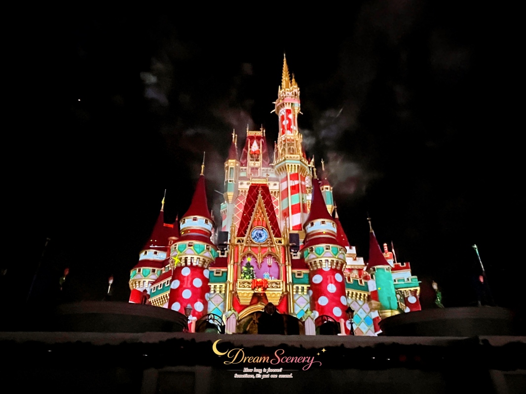 【美國 Florida】2024 Magic Kingdom表演|Minnie’s Wonderful Christmastime Fireworks - 第5張圖 【美國 Florida】2024 Magic Kingdom表演|Minnie’s Wonderful Christmastime Fireworks