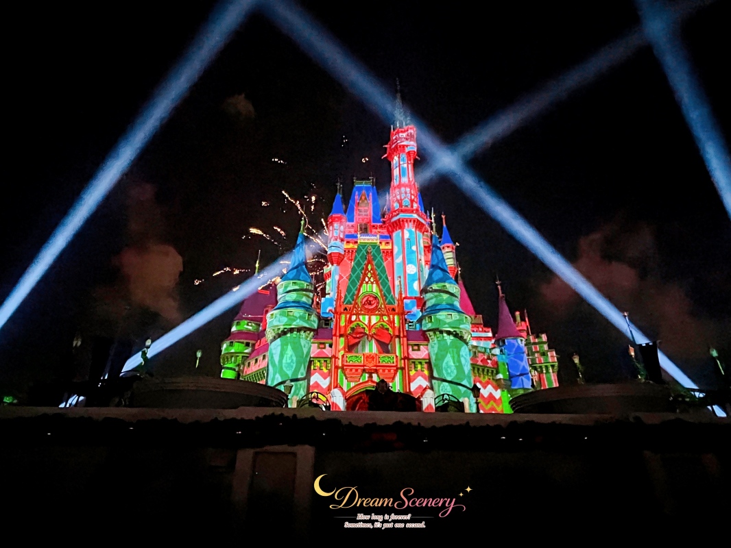 【美國 Florida】2024 Magic Kingdom表演|Minnie’s Wonderful Christmastime Fireworks - 第11張圖 【美國 Florida】2024 Magic Kingdom表演|Minnie’s Wonderful Christmastime Fireworks