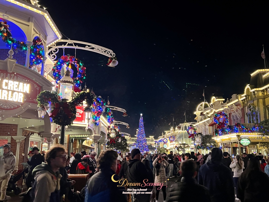【美國 Florida】2024 Magic Kingdom表演|Minnie’s Wonderful Christmastime Fireworks - 第12張圖 【美國 Florida】2024 Magic Kingdom表演|Minnie’s Wonderful Christmastime Fireworks