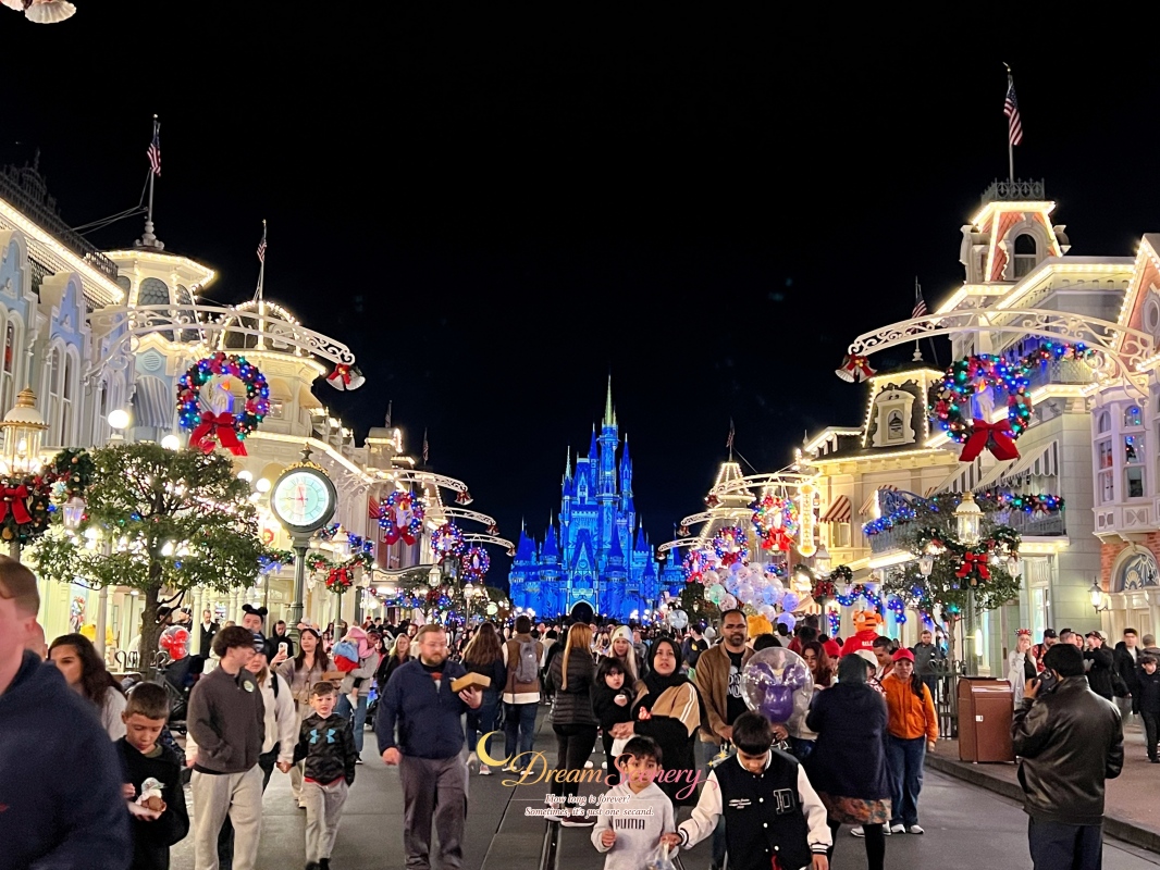 【美國 Florida】2024 Magic Kingdom表演|Minnie’s Wonderful Christmastime Fireworks - 第13張圖 【美國 Florida】2024 Magic Kingdom表演|Minnie’s Wonderful Christmastime Fireworks
