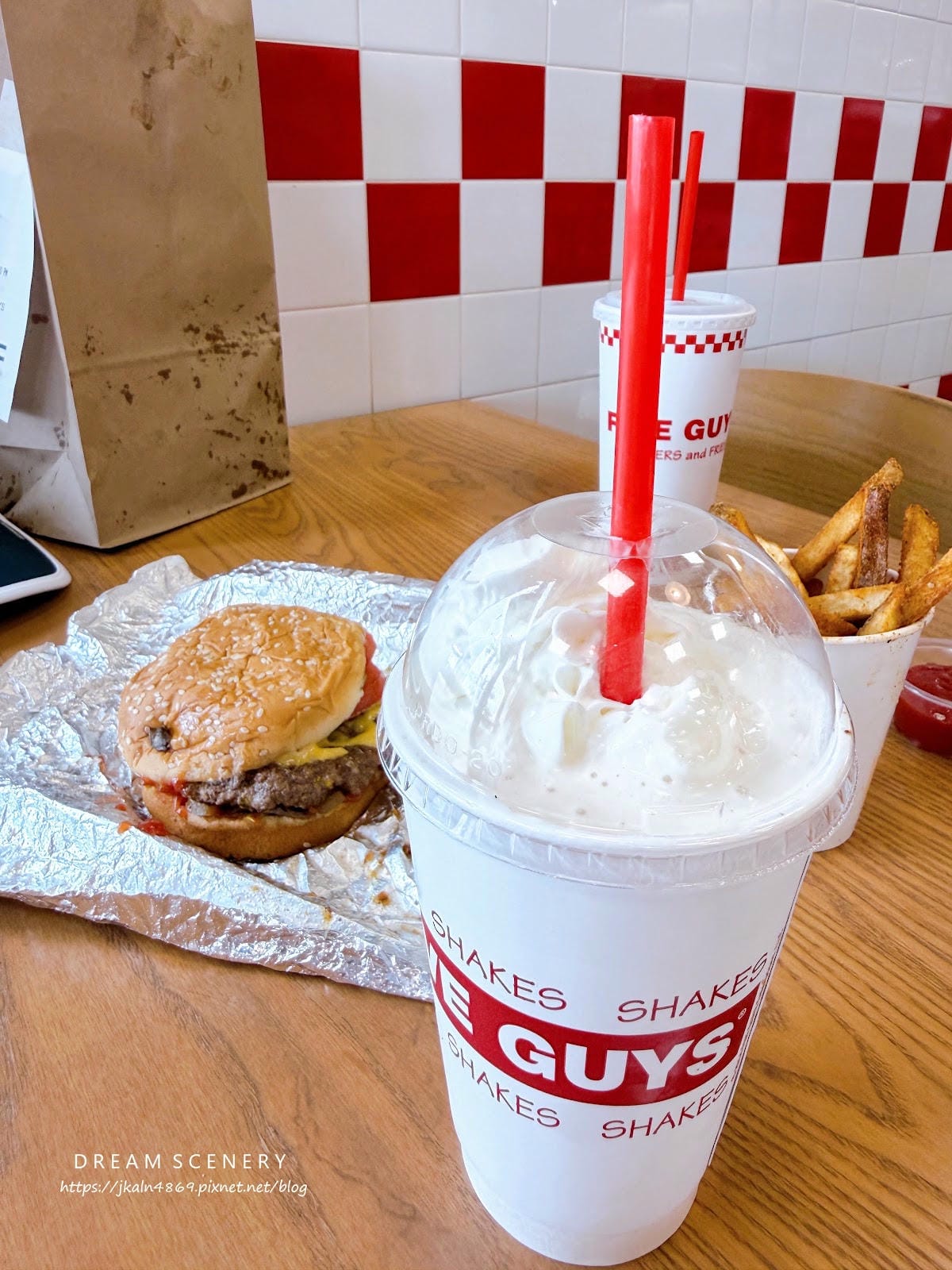 【美國-Arizona】美國必吃速食│邊剝花生邊等餐!最道地的美味 │Five Guys - 第10張圖 【美國-Arizona】美國必吃速食│邊剝花生邊等餐!最道地的美味 │Five Guys