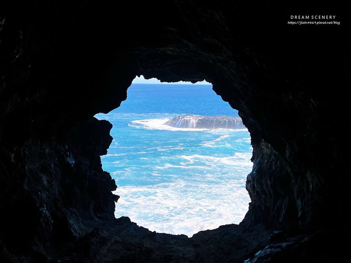 【智利-Easter Island】復活節島上著名的天然洞穴 【智利-Easter Island】復活節島上著名的天然洞穴