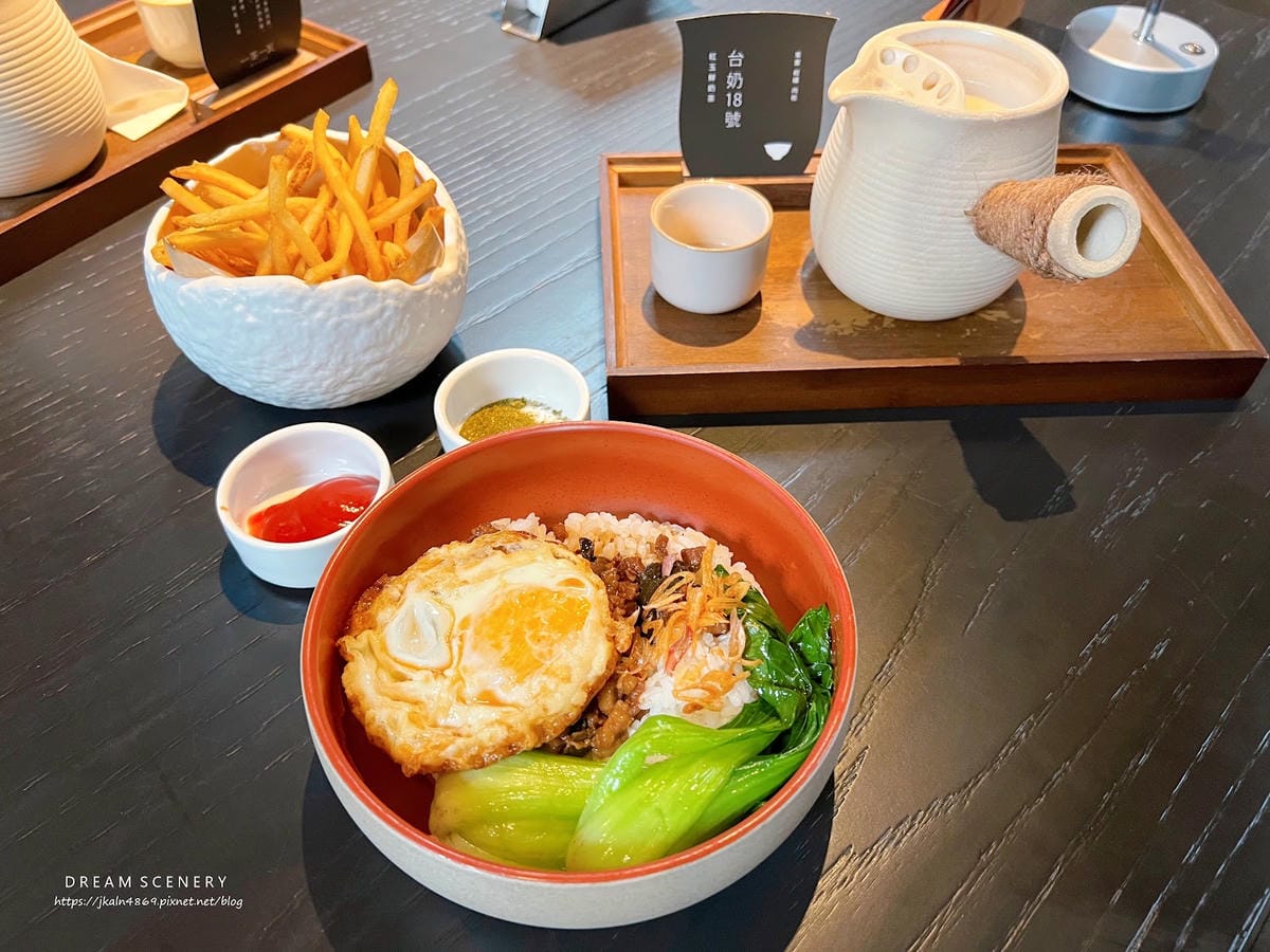 台北▴松山區│老宅倉庫中的時髦創意茶飲料裡│一茶一瓦 一號糧