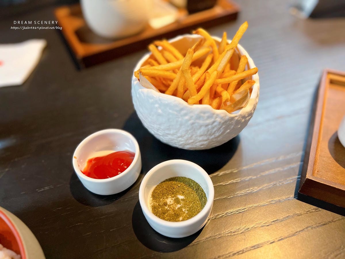 台北▴松山區│老宅倉庫中的時髦創意茶飲料裡│一茶一瓦 一號糧