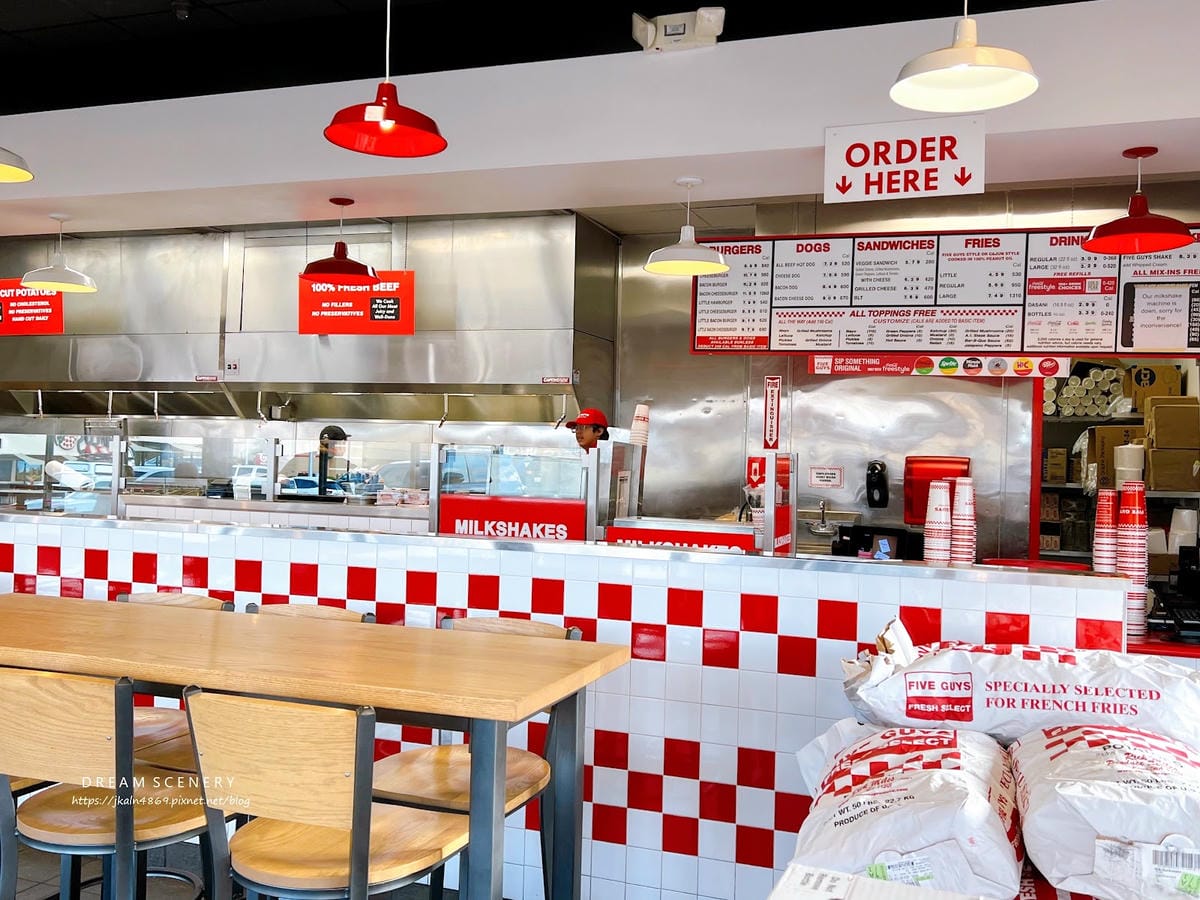 【美國-Arizona】美國必吃速食│邊剝花生邊等餐!最道地的美味 │Five Guys - 第1張圖 【美國-Arizona】美國必吃速食│邊剝花生邊等餐!最道地的美味 │Five Guys