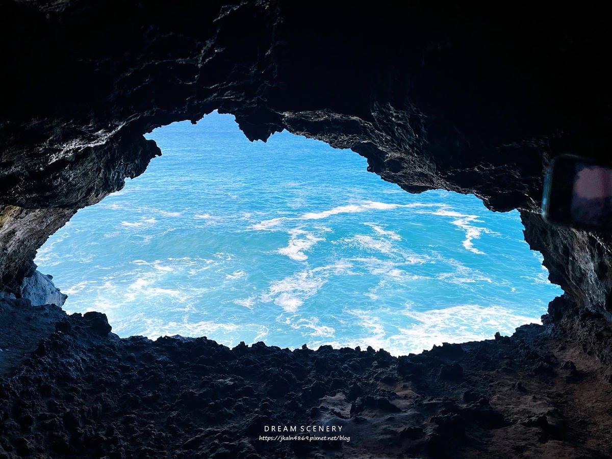 【智利-Easter Island】復活節島上著名的天然洞穴 【智利-Easter Island】復活節島上著名的天然洞穴