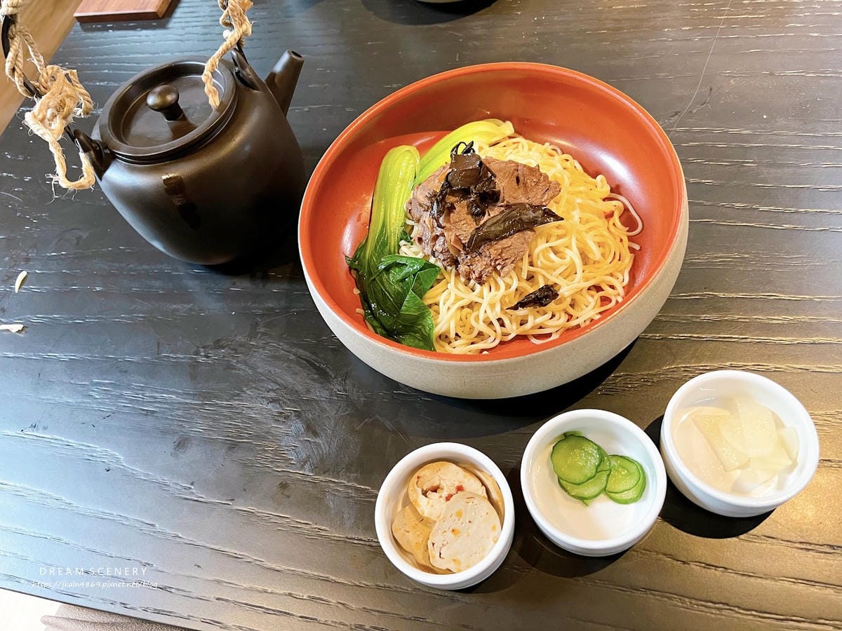 台北▴松山區│老宅倉庫中的時髦創意茶飲料裡│一茶一瓦 一號糧